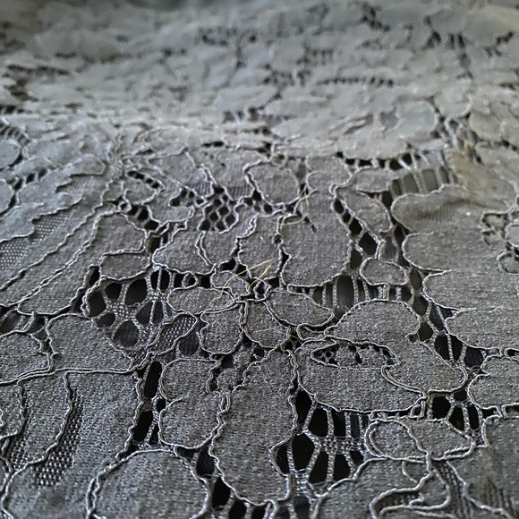 Lauren Ralph Lauren Navy Blue Floral Lace 3/4 Bell Sleeve Blouse Size Small - Picture 6 of 6